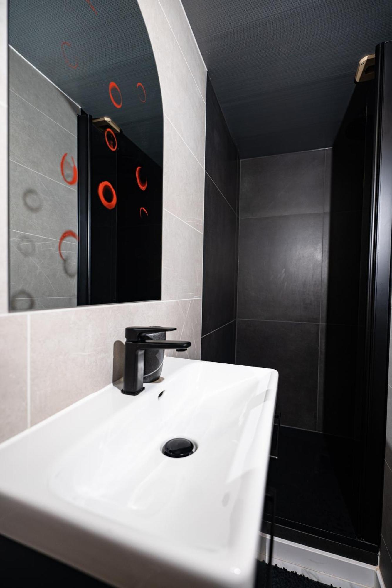 Moderne T2 Centre Sauna Wifi Home Office Netflix Straßburg Exterior foto